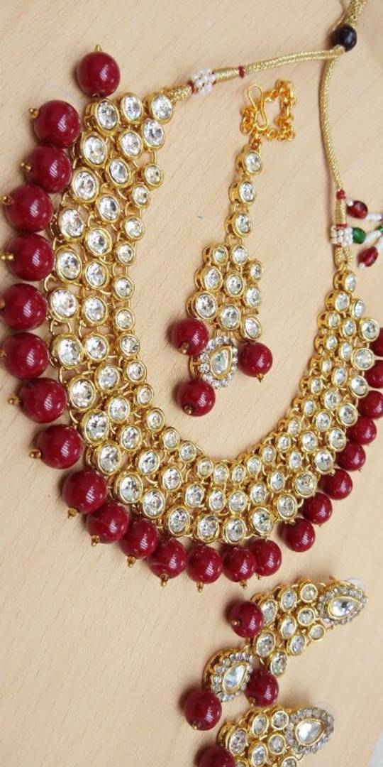 Trendy Kundan Beads Jewellery Set