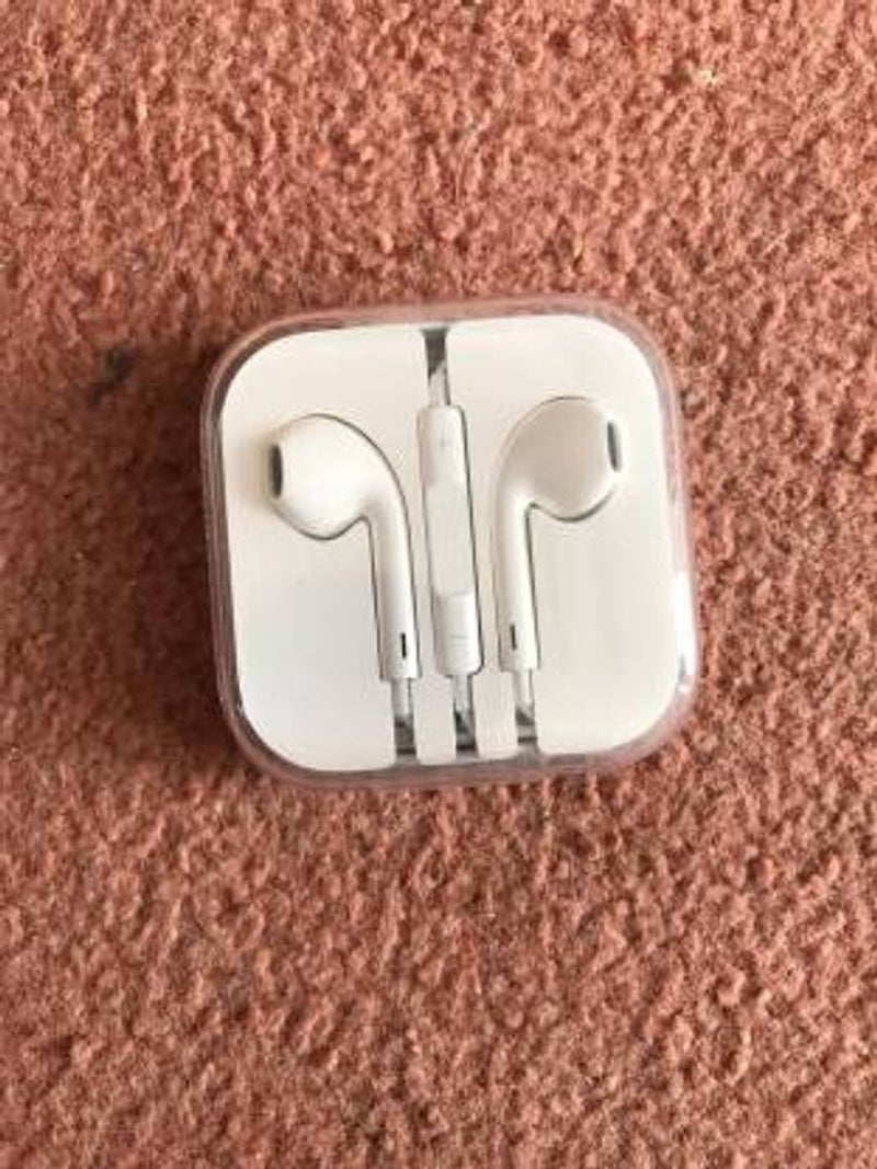 Stylish White High Bass in-ear Wired Headset with Mic
