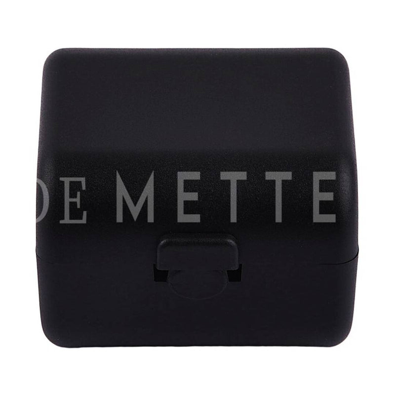DeMetter On : Universal Travel Adapter with Case Black