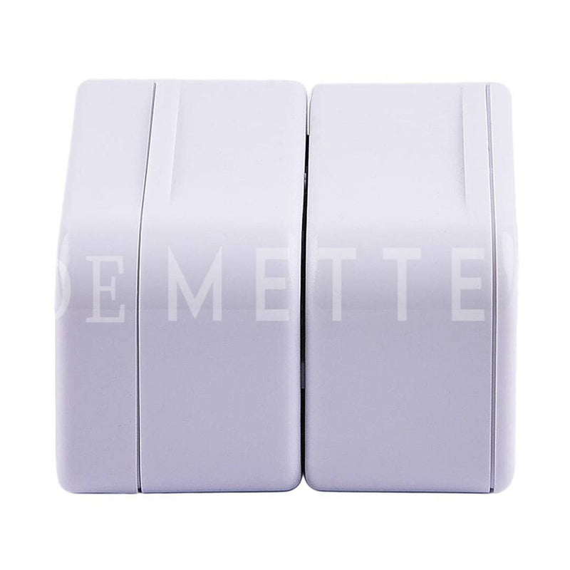 DeMetter On : Universal Travel Adapter with Case White